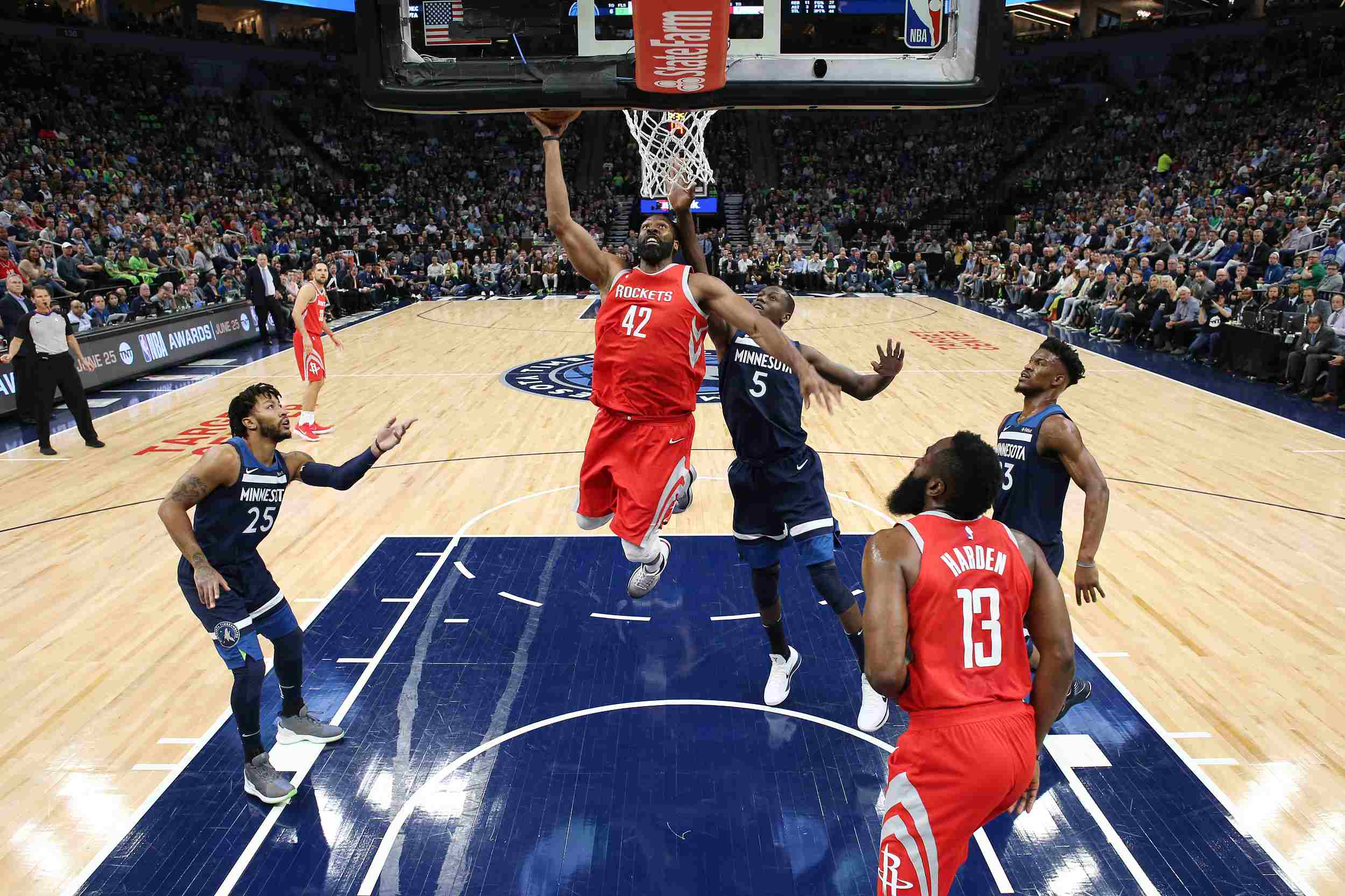 退役巡演都不给？如何评价快船深夜送保罗回家并裁掉的操作？（快船深夜遣返并裁掉保罗，退役巡演无望？如何看待这一操作）