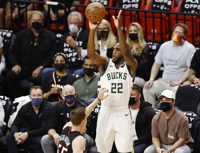 奥运冠军助阵 亚洲羽毛球精英巡回赛北京通州挥拍（奥运冠军领衔，亚洲羽毛球精英巡回赛在北京通州开拍）