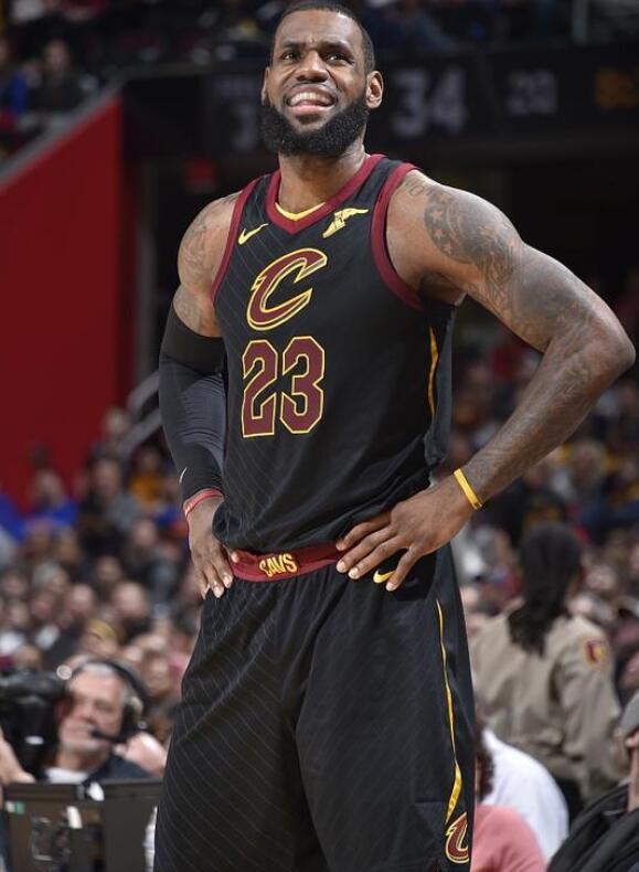 半场战报：皇马0-0埃尔切，姆巴佩失良机，银河战舰仅2射正（半场速报：皇马0-0埃尔切，姆巴佩错失良机，银河战舰上半场仅两次射正）